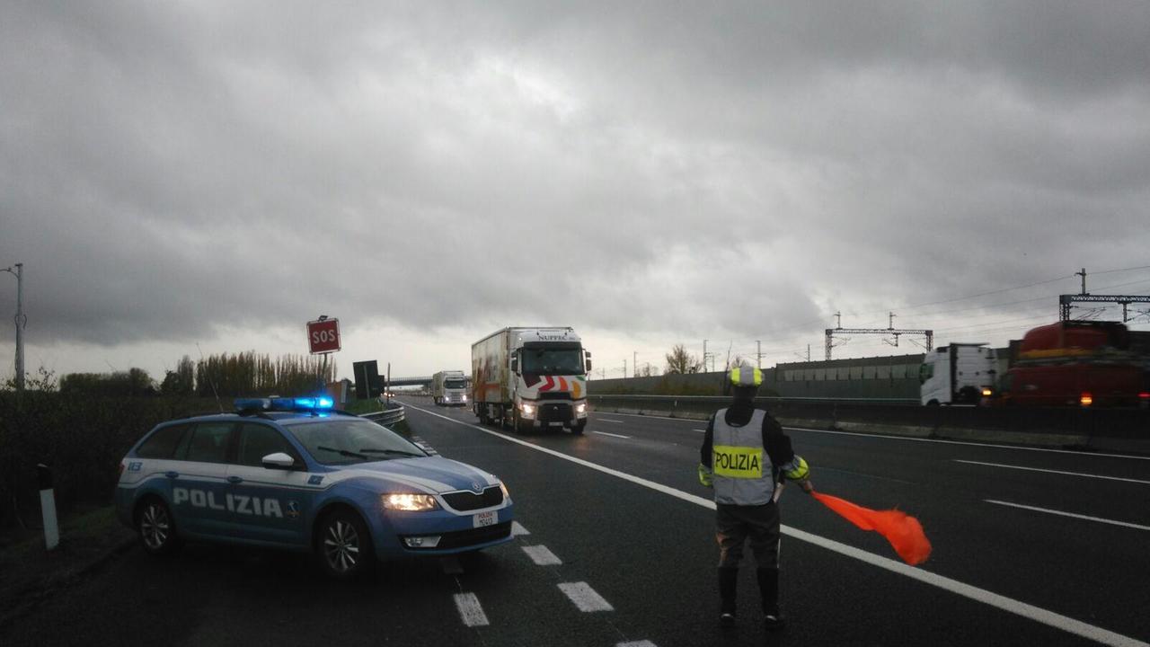 Allerta neve in Emilia, a Reggio Emilia la Stradale blocca i mezzi pesanti sulla A1