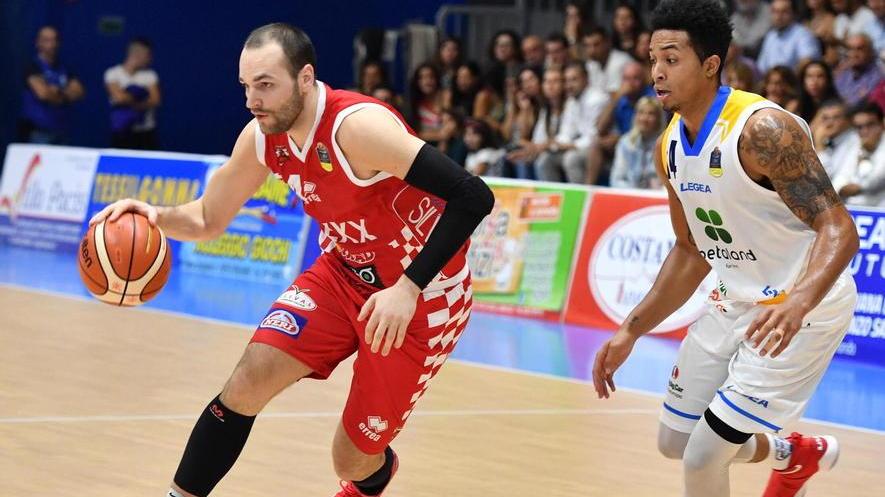 Duda Sanadze in azion econ la maglia della The Flexx