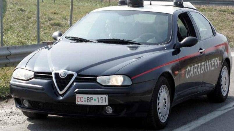 La padrona di casa si sveglia ladri rumorosi devono fuggire