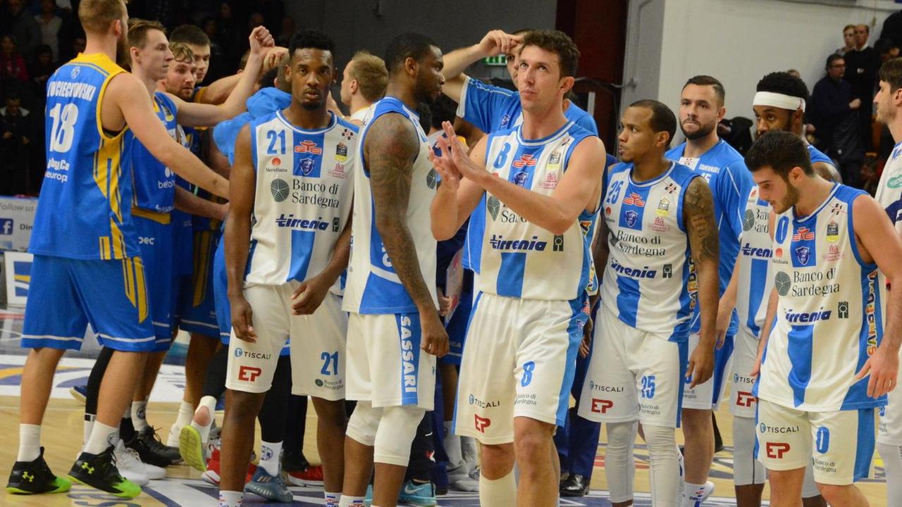 Pasquini getta la spugna ma la squadra lo salva