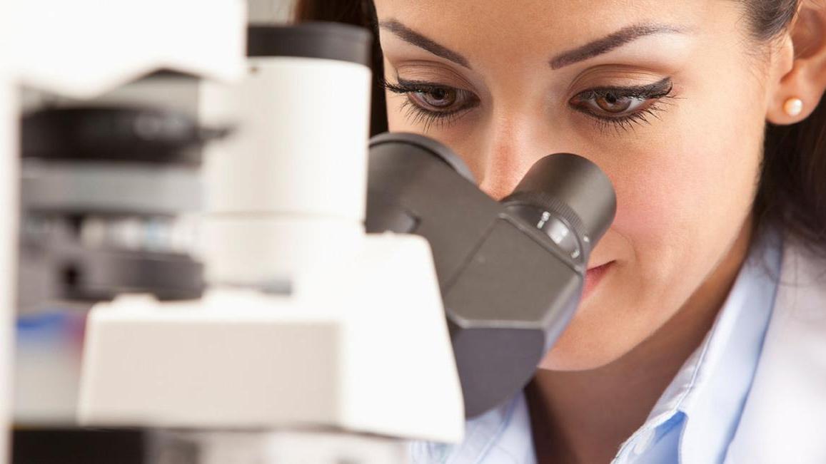 «Troppo poche le scienziate donne»