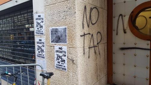 Gas: scritte offensive su muri sede Tap