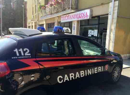 Carabinieri sul luogo di una rapina