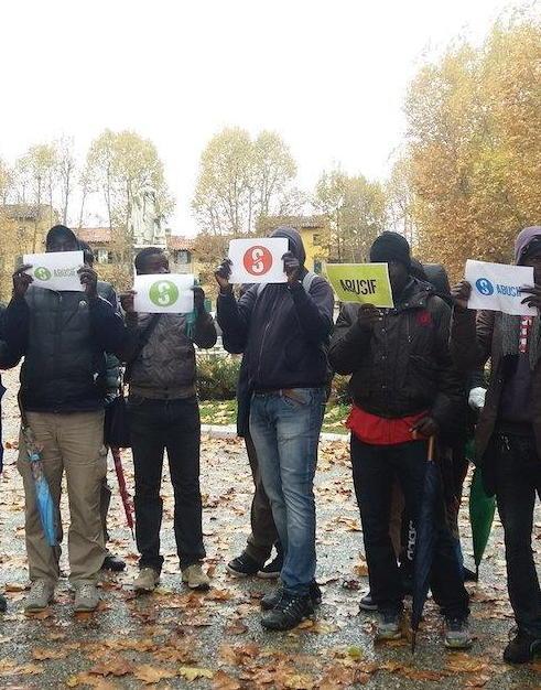 Altro che abusivi, a Pisa gli ambulanti ora vendono “Abusif” 