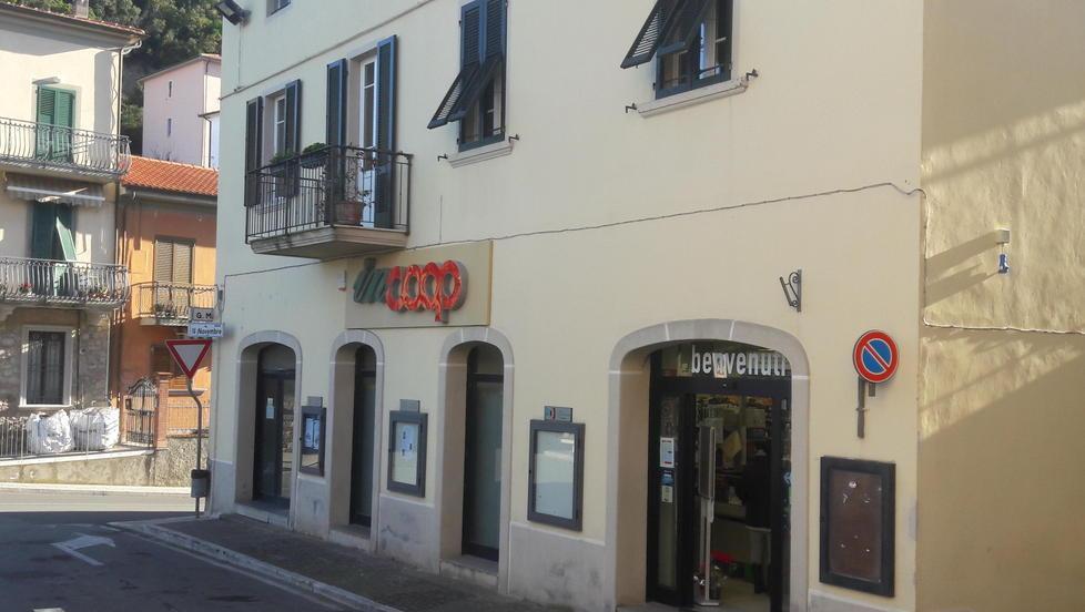 La Coop resta aperta a metà Cgil: «Novità saputa per caso» 