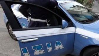 Salva la sorella dalle botte del padre