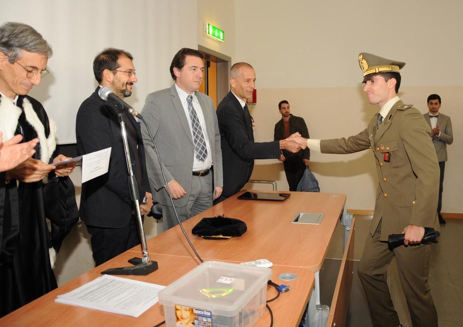 Ufficiale e ingegnere elettronico 