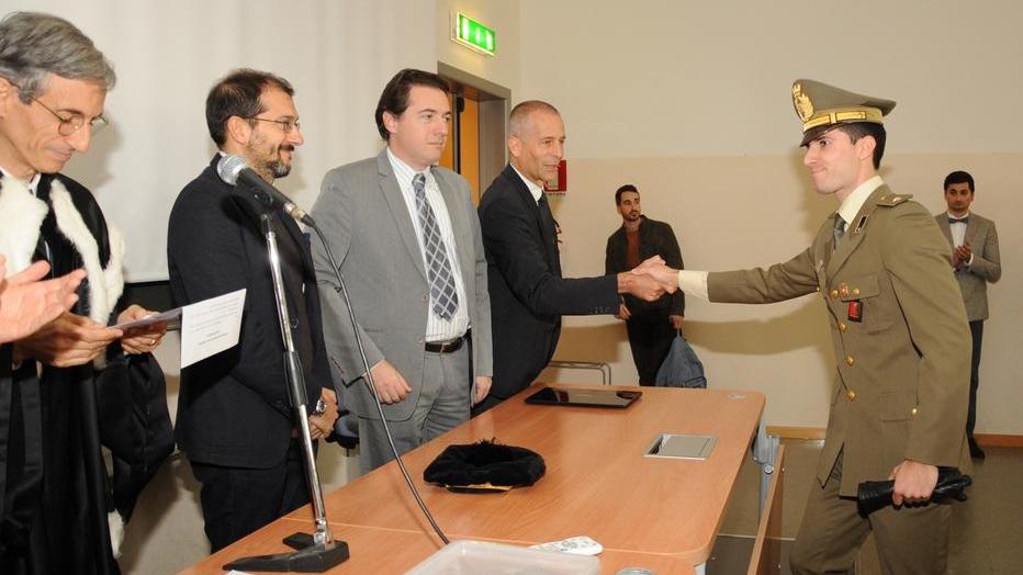Ufficiale e ingegnere elettronico