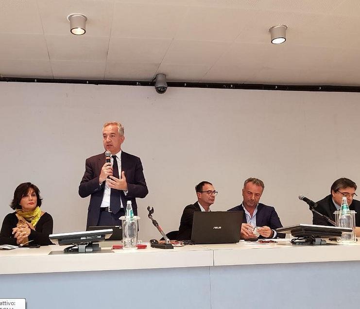 Imprese avanti adagio, giù export e risparmi 