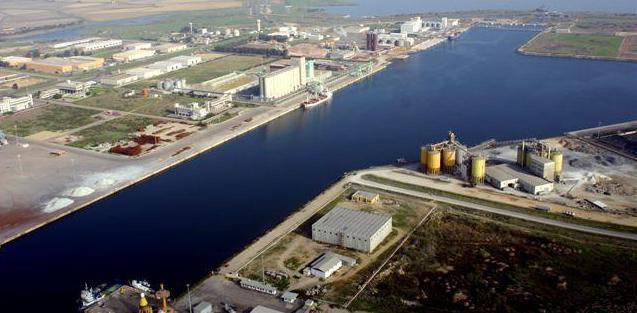 Due banchine al buio, guasto a una cabina del porto industriale 