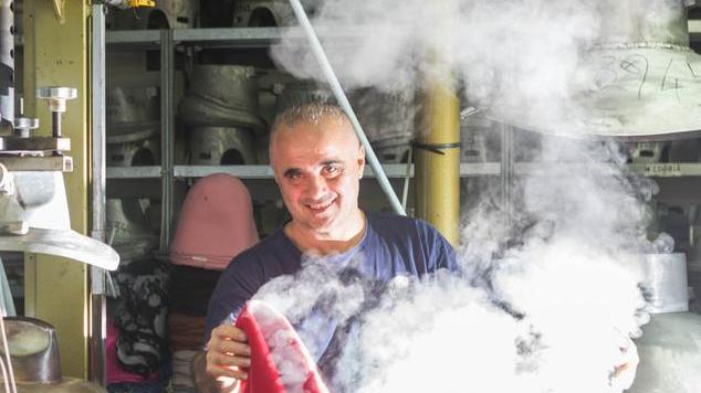 L'azienda centenaria: il cappello alla Leghorn, un intreccio di paglia tradizione e passione