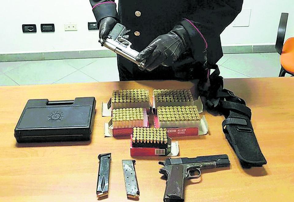 Pistole non denunciate, due arresti 