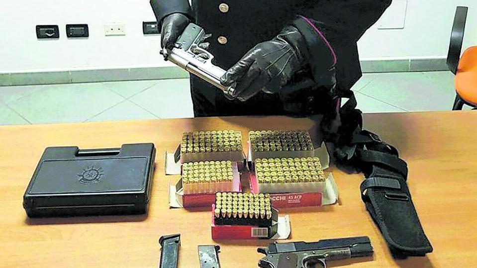 Pistole non denunciate, due arresti