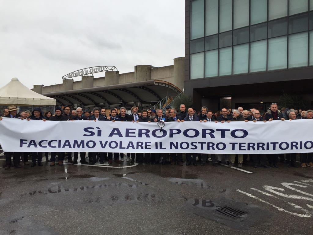 La manifestazione dell'aeroporto di Firenze (foto Claudio Batavia)