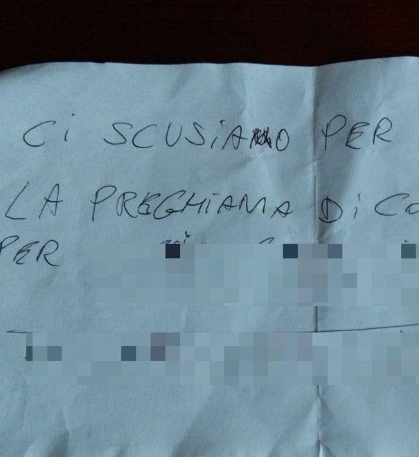 Gli ammacca l’auto poi gli lascia il recapito «Voglio ringraziarlo»