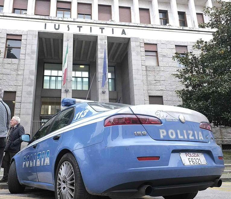 «Torniamo insieme o dirò che sniffi coca» 