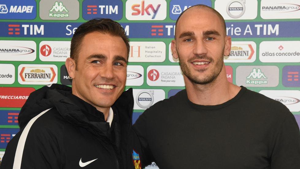 Cannavaro: «Ora via le mummie e i bidoni»
