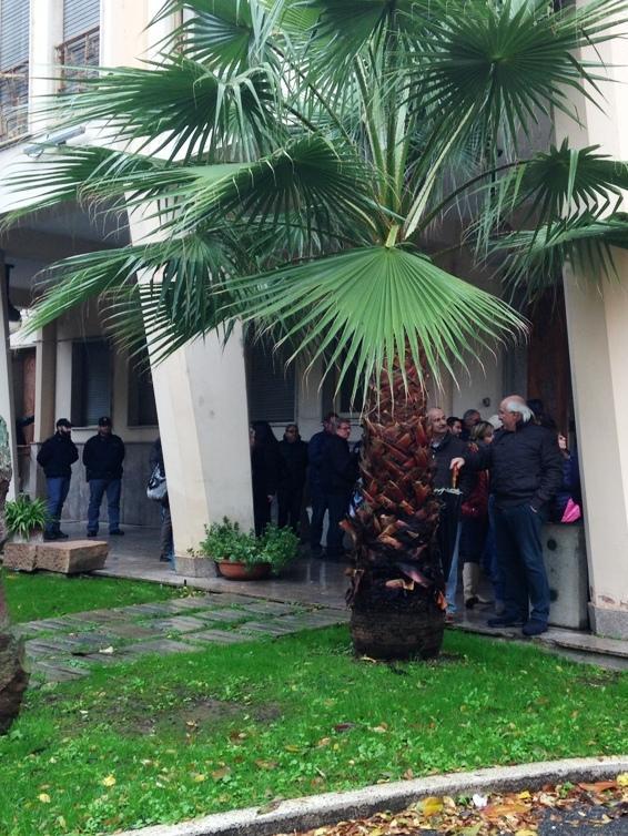 Strada senza svincolo, sit in della minoranza davanti al municipio 