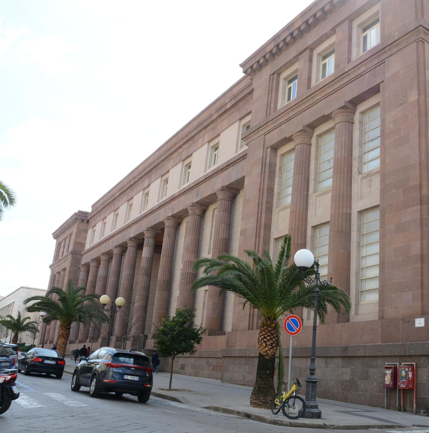 Stuprò e fece prostituire una ragazza: sette anni 