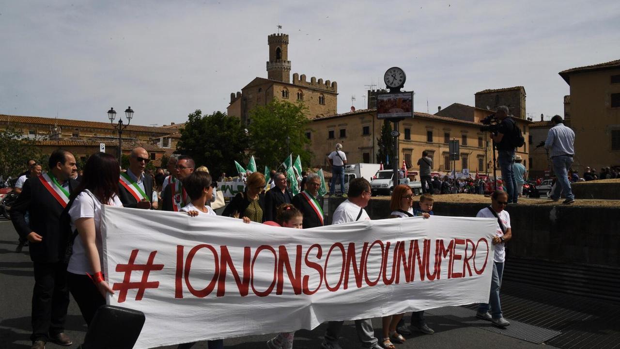 Una manifestazione delle mamme per la difesa del servizio pediatrico