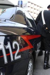 Trova il ladro in casa e viene anche picchiato