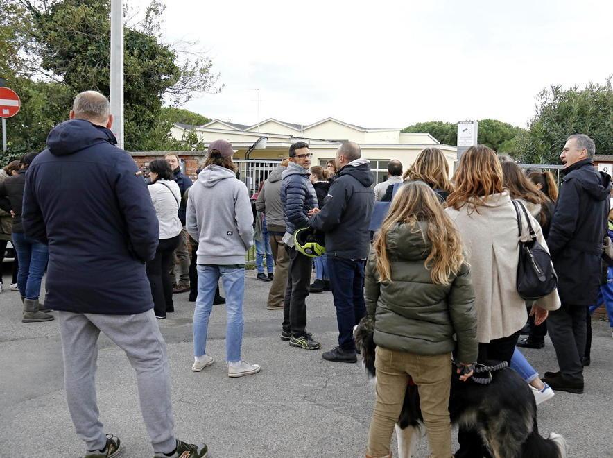 Genitori a prendere i figli: lamentele ma tutto fila liscio