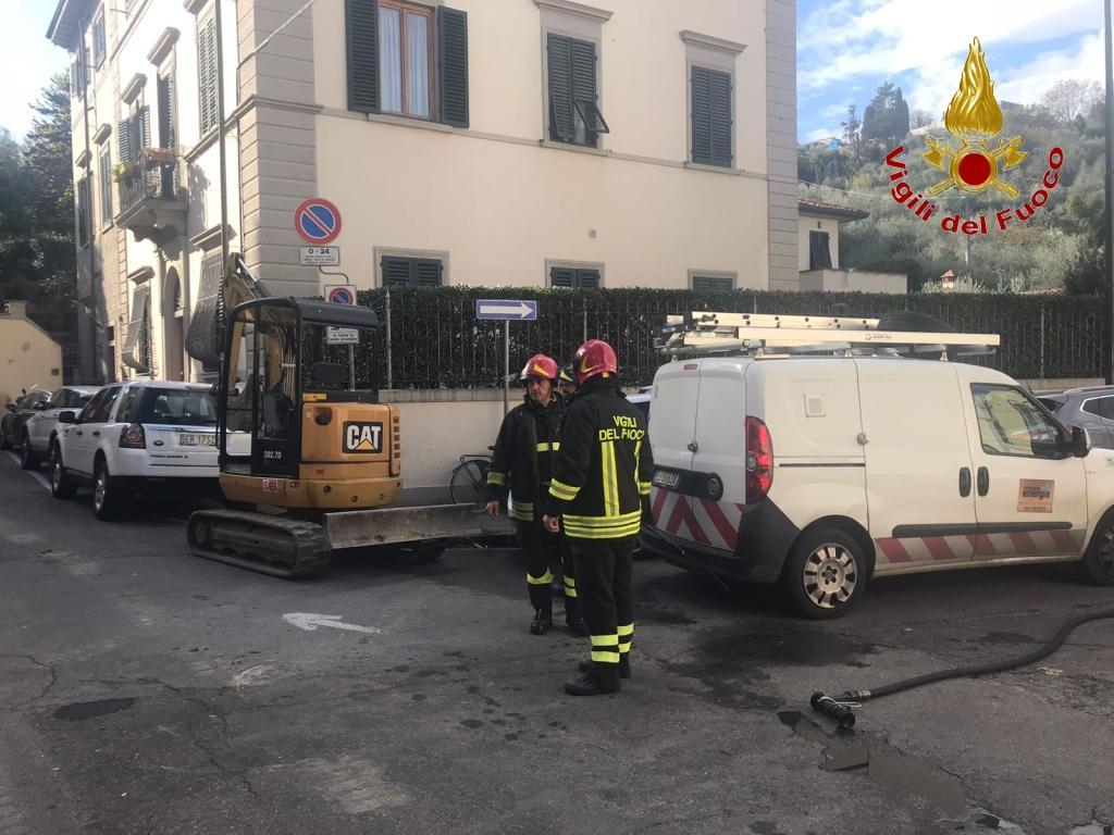 Un'altra foto dell'intervento dei vigili del fuoco