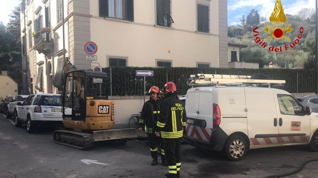 Un'altra foto dell'intervento dei vigili del fuoco