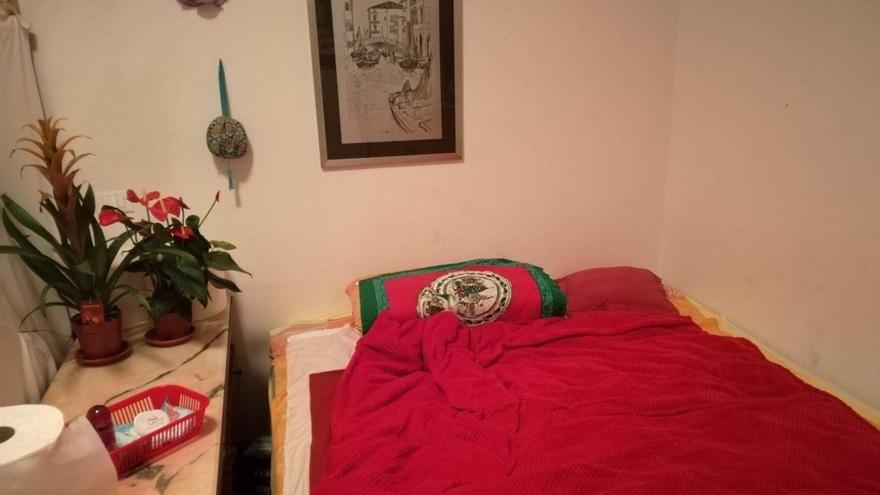 Posti i sigilli a appartamento usato da prostitute
