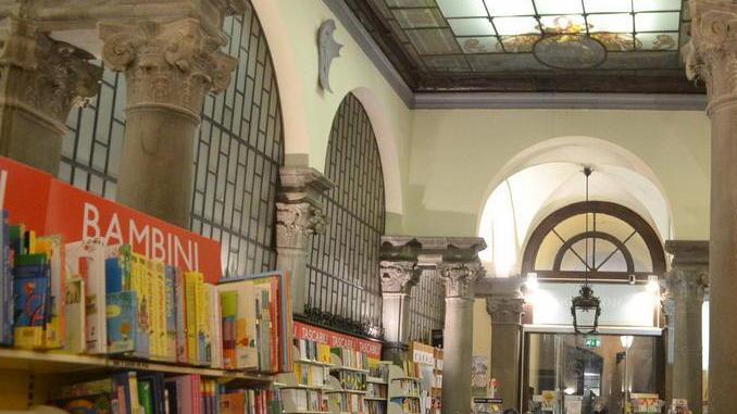 Ladri in azione persino in libreria