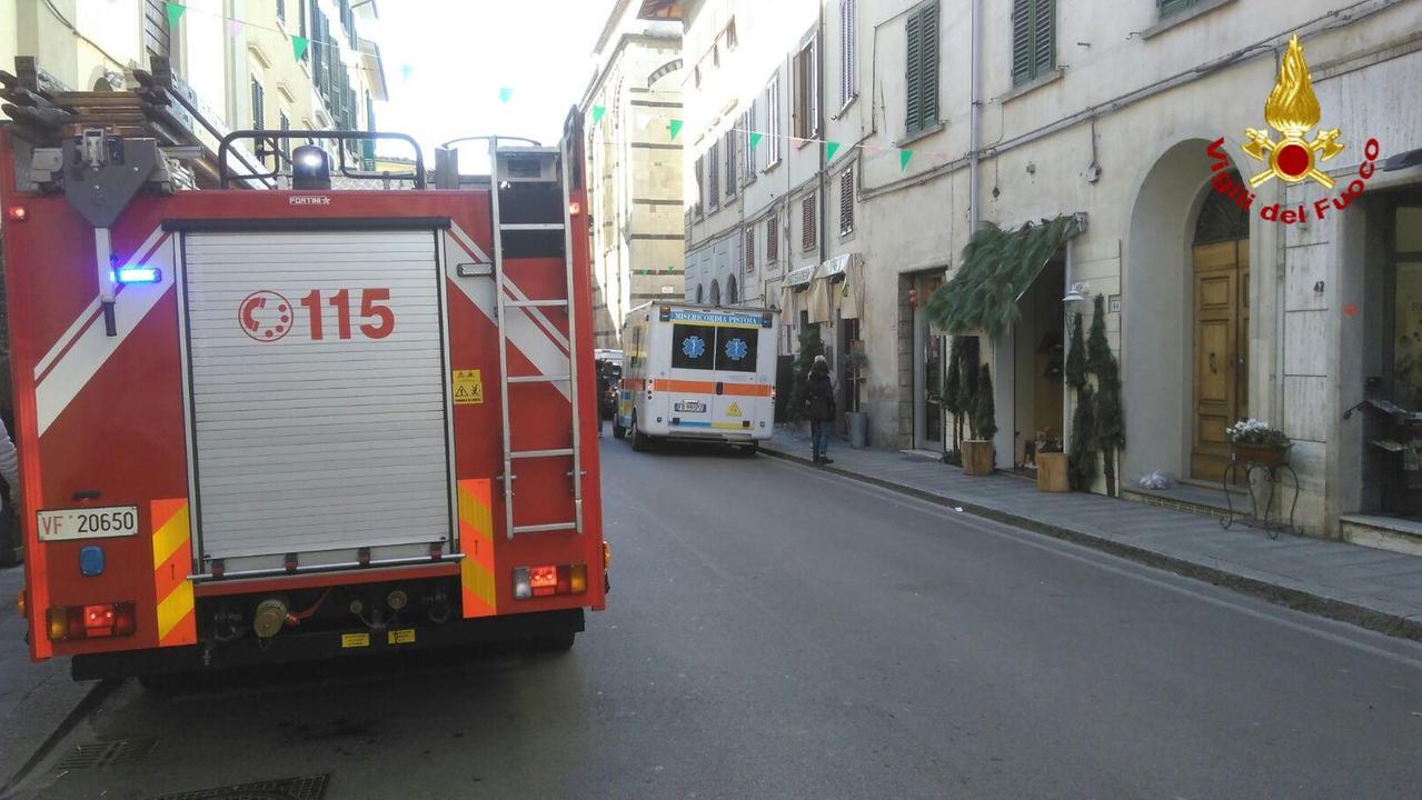 L'intervento dei vigili del fuoco in via del Can Bianco