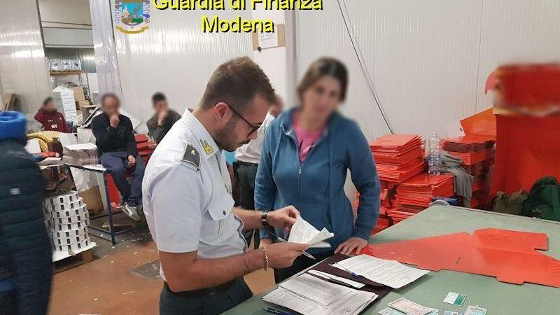 Lavoratori in nero in un magazzino: multa di 50mila euro