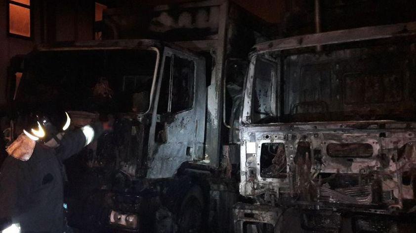 Hera, in fiamme 2 camion per rifiuti