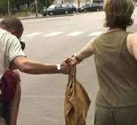 Ferrara, scippata da un uomo con passamontagna 
