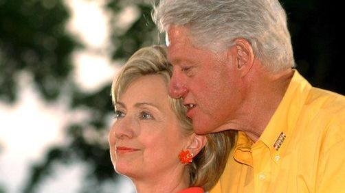 Hillary con Bill,fu indagato su molestie