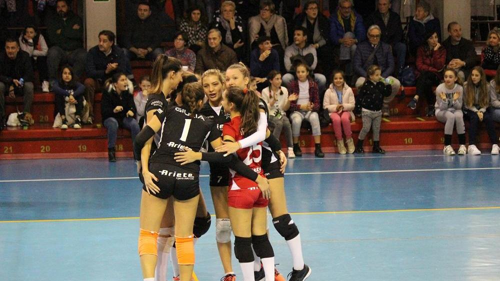 Le giocatrici dell'Ariete in festa per la vittoria