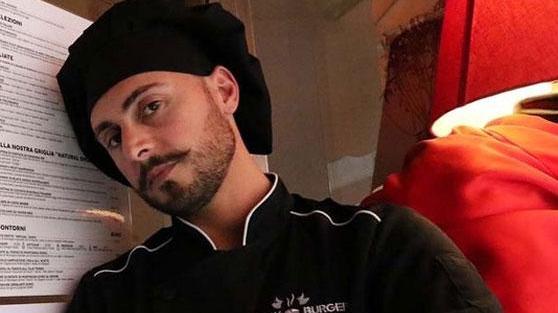 Muore a 34 anni l’“artigiano del gusto”: i colleghi lavorano in suo onore