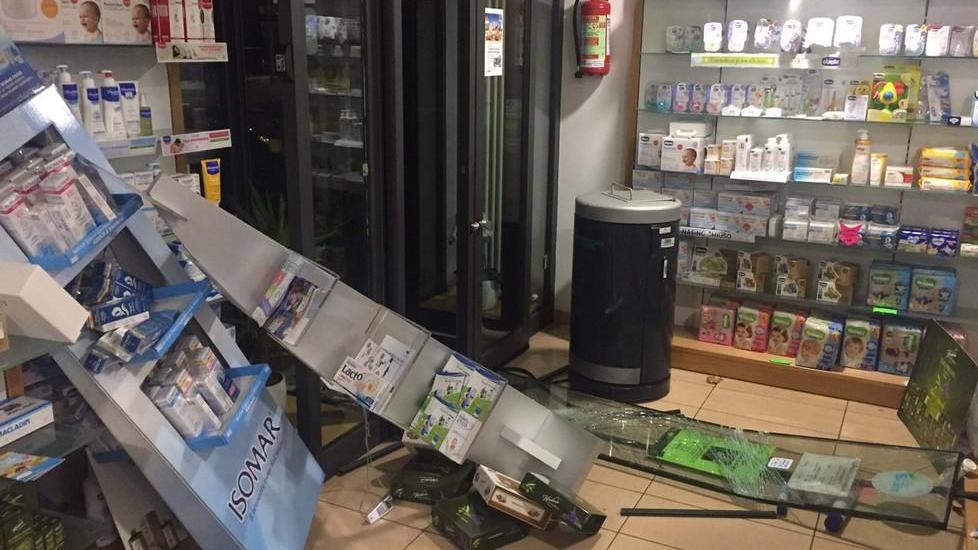 Farmacia Autodromo di Modena: spaccata e razzia