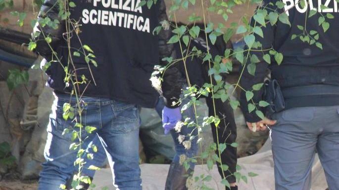 Il nipote lo trova impiccato nel suo giardino