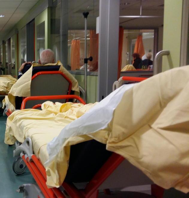 Malato di Sla parcheggiato in barella per 11 ore 