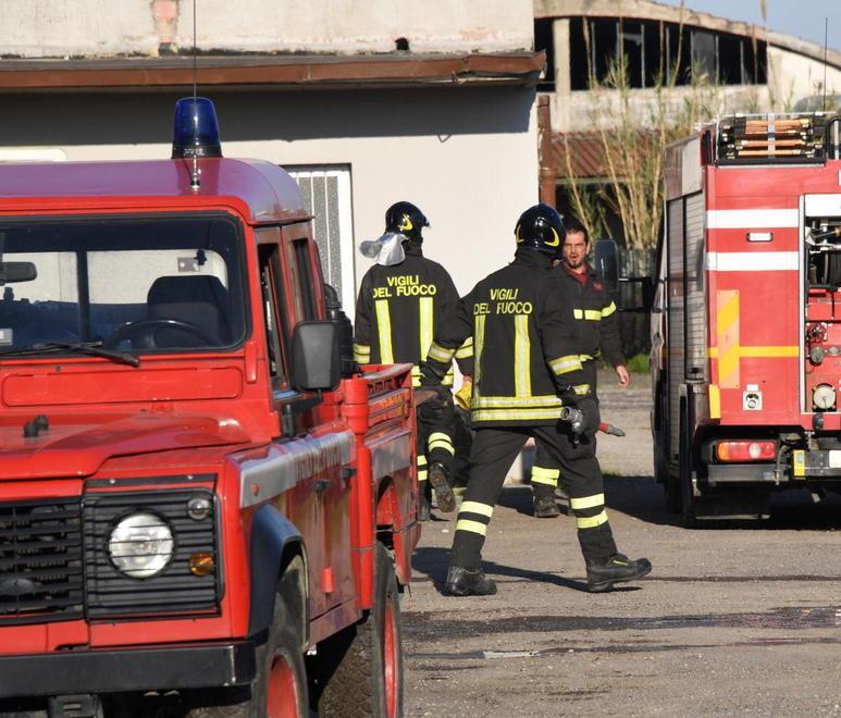 Fuga di gas dopo l’incidente paura in strada