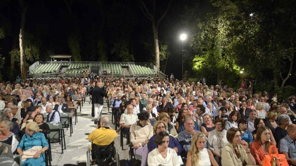 Scontro sul bilancio della Versiliana