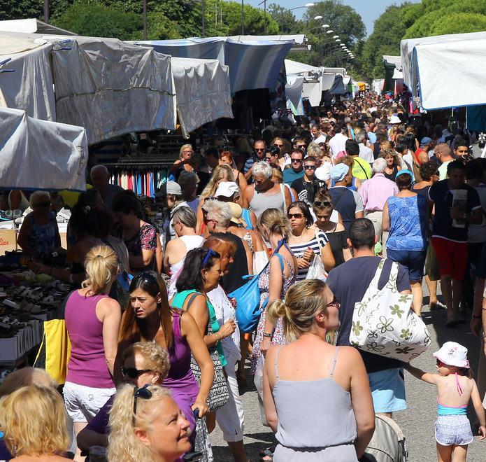 Mercatini e negozi No alla concorrenza 