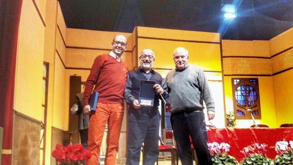 Antoni Arca (al centro) riceve il Premio Cubeddu