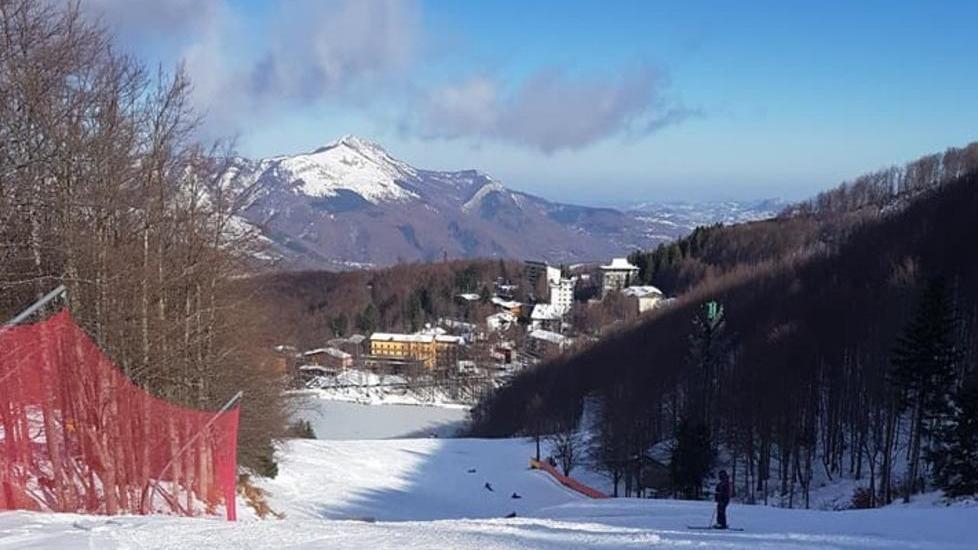 Piste da sci affollate nel primo weekend sul crinale reggiano