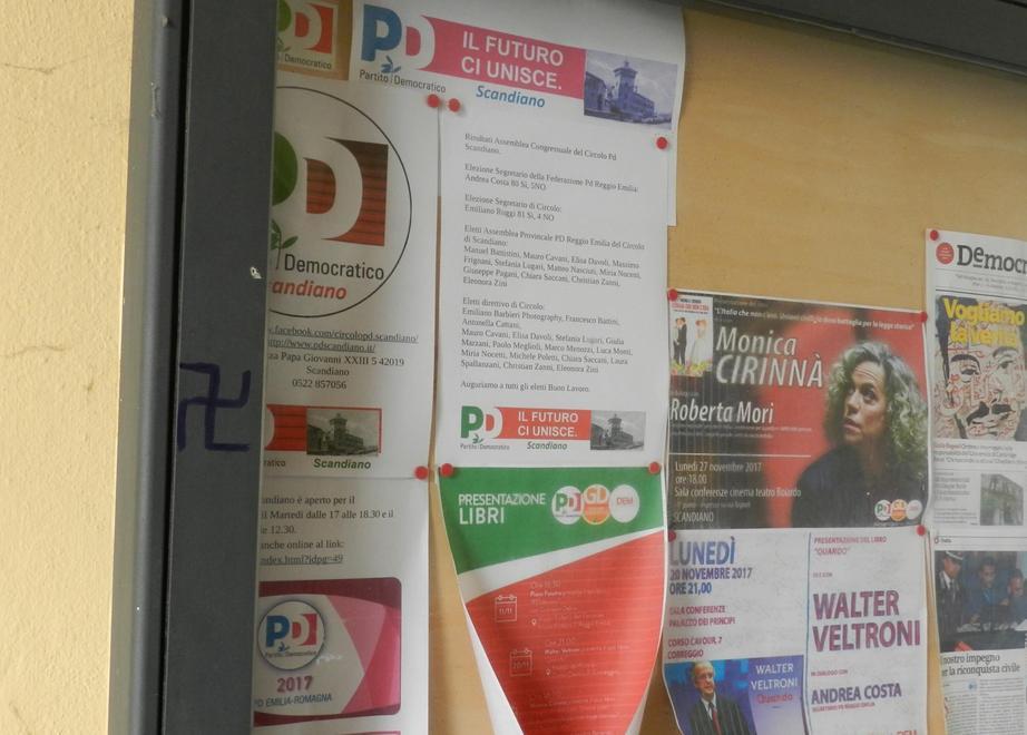Scandiano, svastiche “sbagliate” sulle bacheche di Pd e Rc 