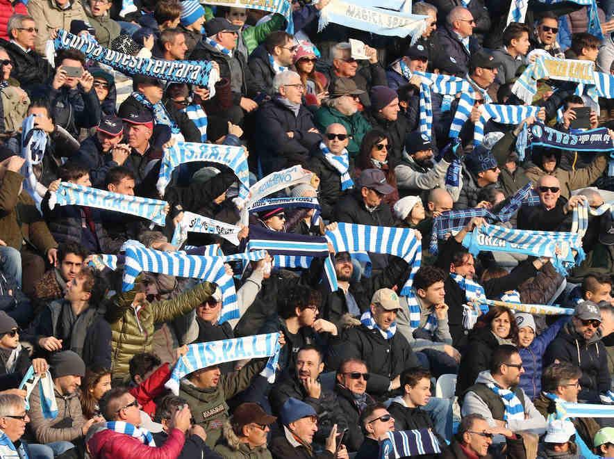 Nemmeno il gol di Chiesa spegne l’incitamento dei tifosi biancazzurri 