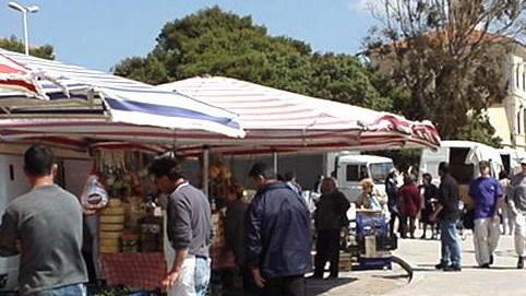 Il mercatino ritorna in piazza Umberto I