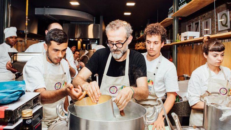 “Il pane è oro”: a Modena il ricettario di Bottura contro lo spreco