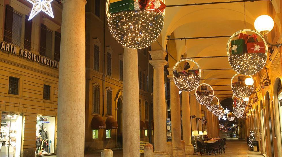 Modena, il Natale in centro: luminarie, grandi abeti e tanti eventi - IL PROGRAMMA COMPLETO 